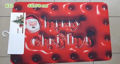 Czerwona silikonowa mata podłogowa 50x80 cm z napisem Merry Christmas i grafiką Mikołaja