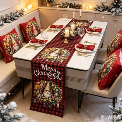 Czerwono-czarny bieżnik w kratę z motywem Mikołaja i napisem Merry Christmas na białym stole