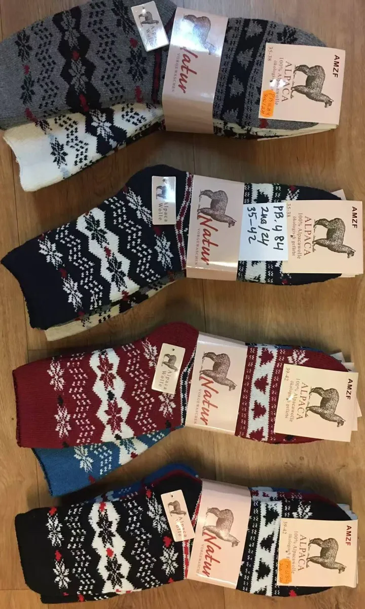 cztery pary skarpet Alpaca Natur z wzorem norweskim w kolorach granatowym, bordowym, szarym i czarnym
