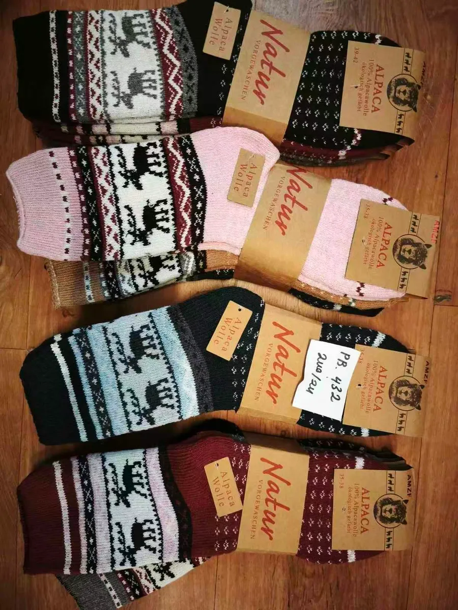 Zestaw skarpet Alpaca Wool z motywem reniferów w kolorach różowym, bordowym, czarnym i brązowym