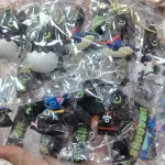 Brelok z postaciami z bajek kolorowy plastikowy zestaw 12 sztuk