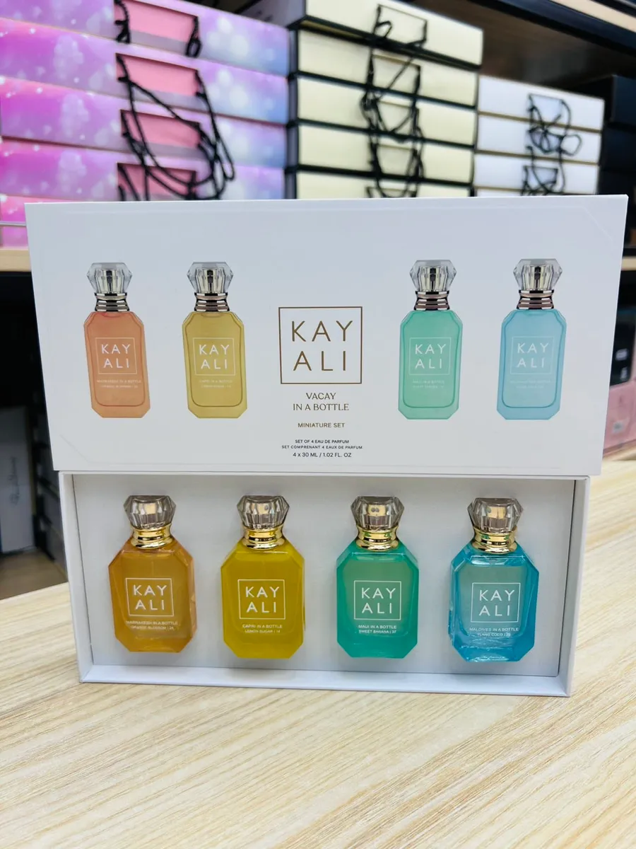 Zestaw 4 perfum Kay Ali w kolorowych flakonach 30 ml w białym opakowaniu
