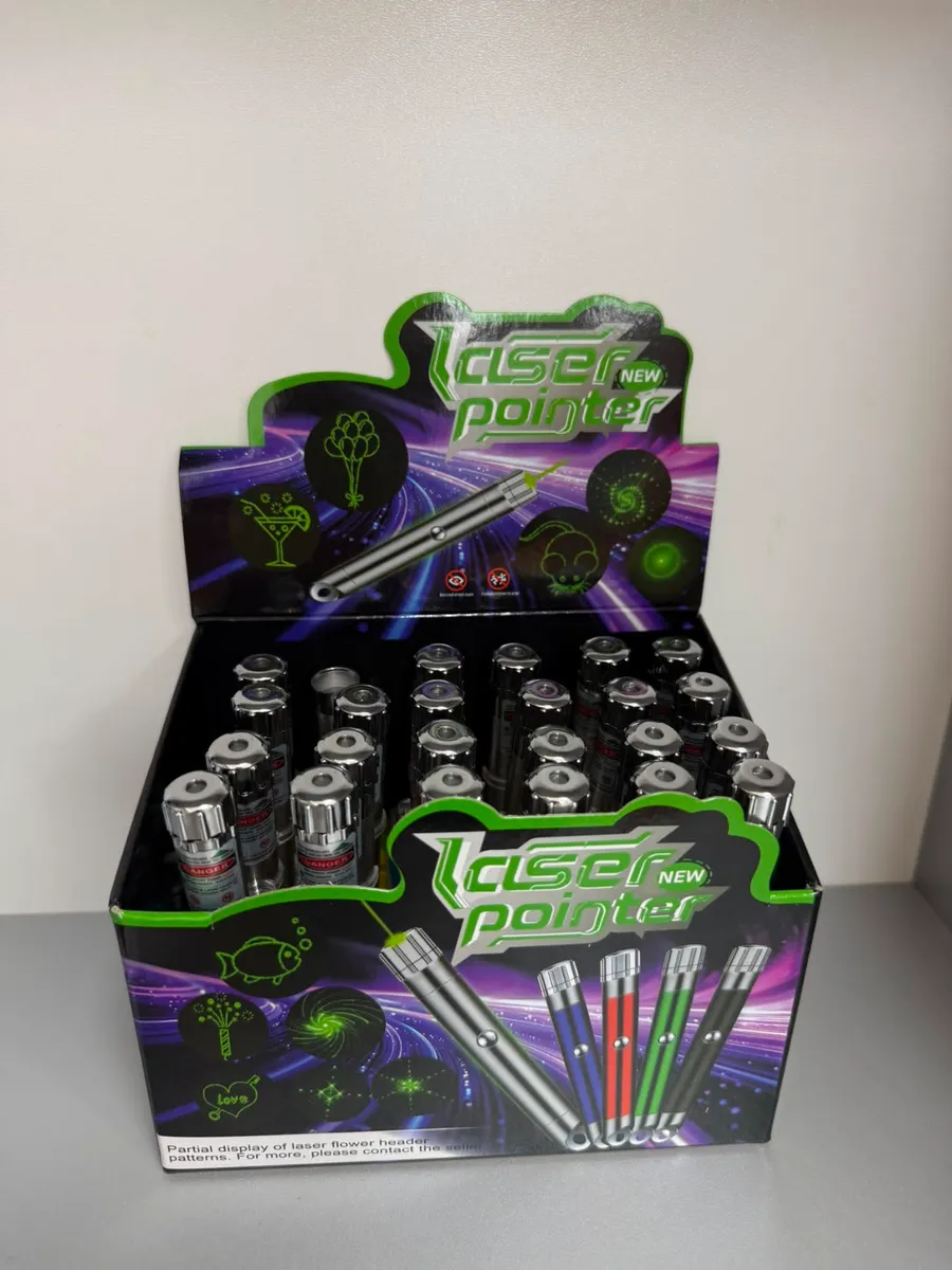 Metaliczne laser pointery w opakowaniu zbiorczym z kolorowymi obudowami i wzorami laserowymi
