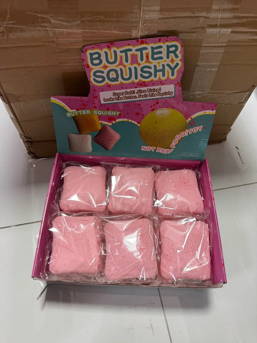 Różowe miękkie kwadratowe zabawki antystresowe Butter Squishy w opakowaniu kartonowym