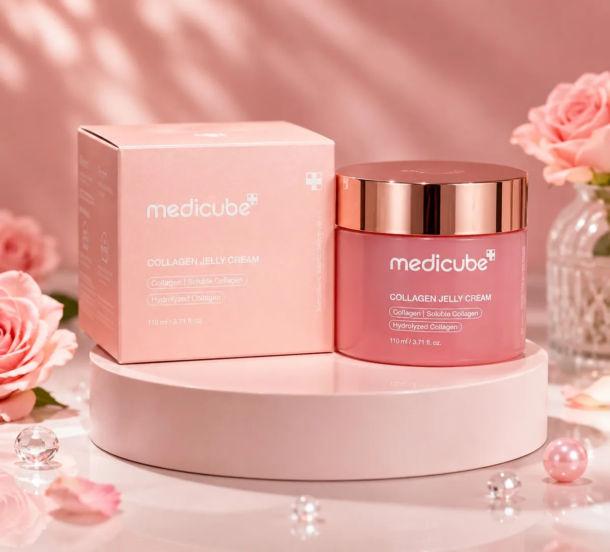 Różowy krem Medicube Collagen Jelly Cream 110 ml w słoiku z miedzianą zakrętką i różowe pudełko