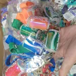 Brelok puszka napoju z kolorową opaską silikonową 12 sztuk