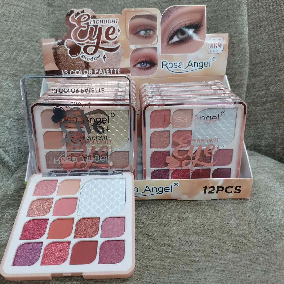 Paleta cieni do powiek Rosa Angel z 13 różowo-brązowymi odcieniami w plastikowym opakowaniu