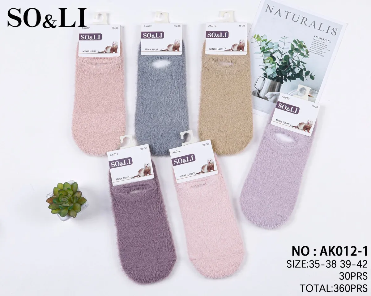 pięć par pastelowych skarpetek damskich so&li mink hair w rozmiarze 35-38 na białym tle