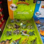 Zestaw kolorowych figurek dinozaurów z mechanizmem pull-back