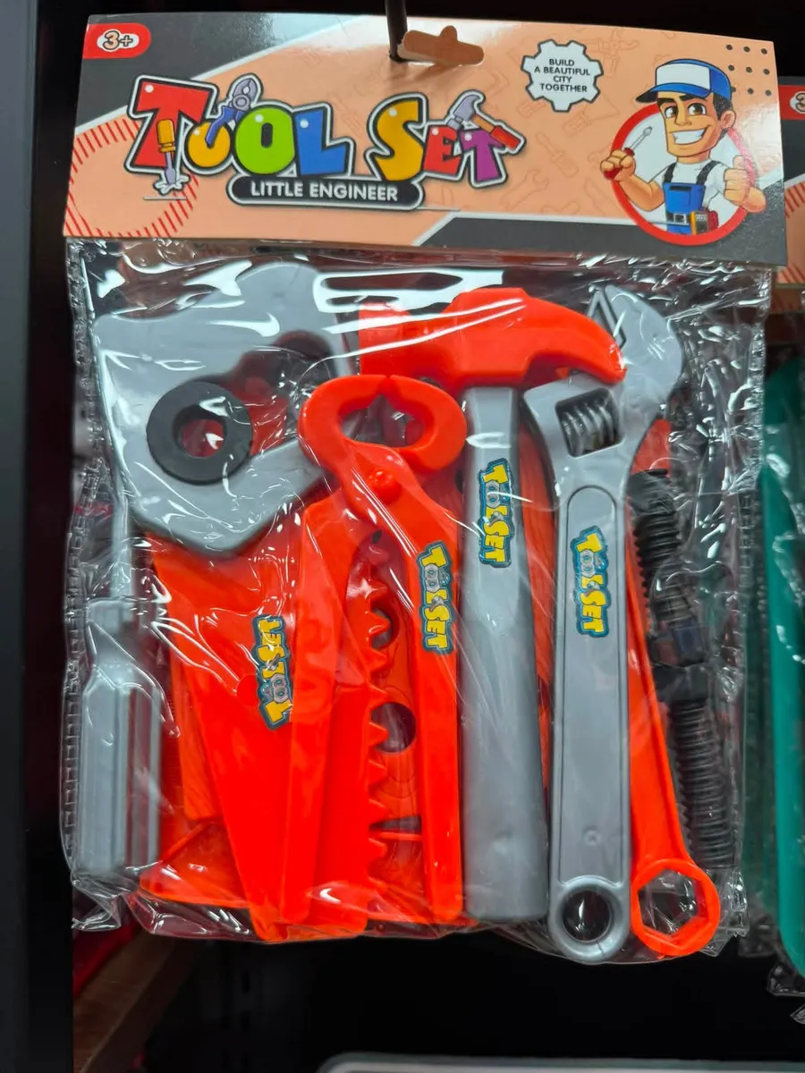 Zestaw dziecięcych narzędzi plastikowych w kolorze pomarańczowo-szarym w opakowaniu foliowym