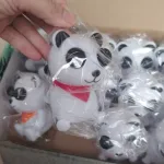 Figurka Panda biała z czerwonym apaszkiem plastikowa 10 cm
